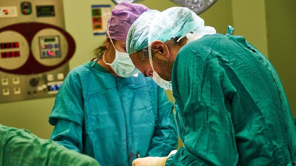 medicos fazendo cirurgia bariatrica pelo plano de saude