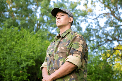Imagem de um homem vestido de militar para simbolizar o regulamento disciplinar do exército
